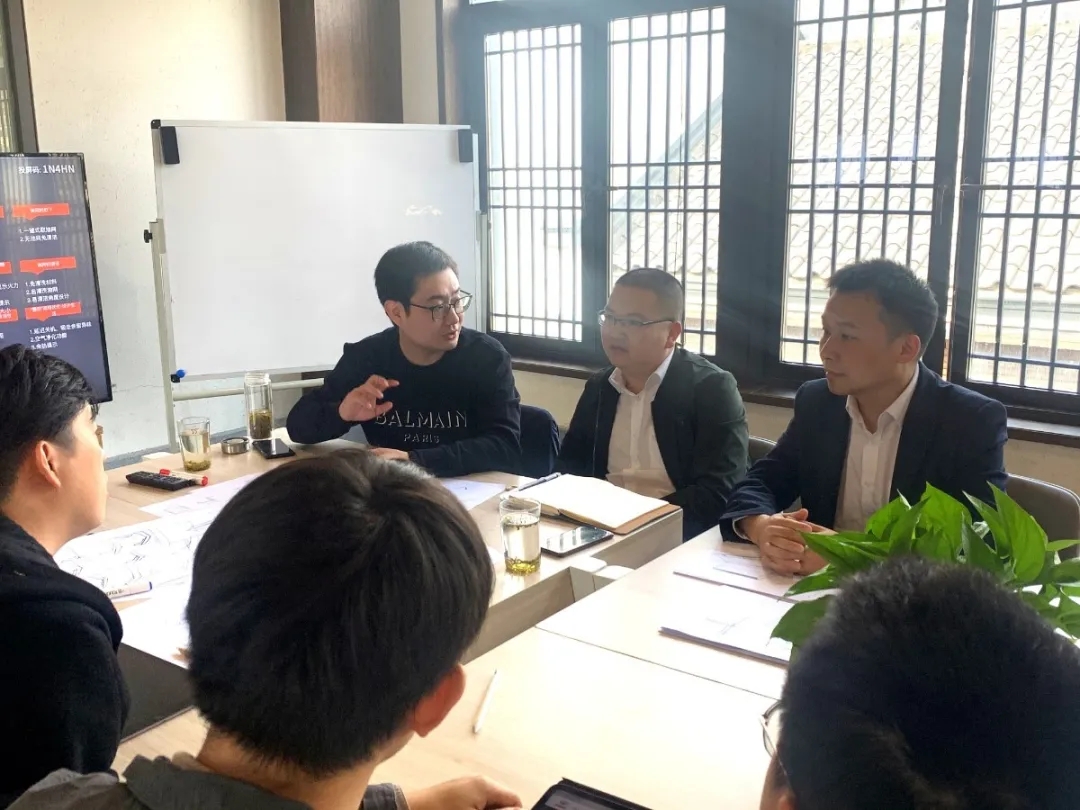 佳歌與洛可可LKK產(chǎn)品設(shè)計(jì)方案研討會(huì)順利召開(kāi) 佳歌與洛可可LKK產(chǎn)品設(shè)計(jì)方案研討會(huì)順利召開(kāi)